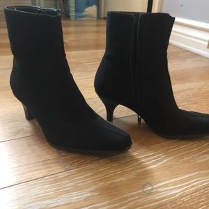 Black pointed toe ankle boots